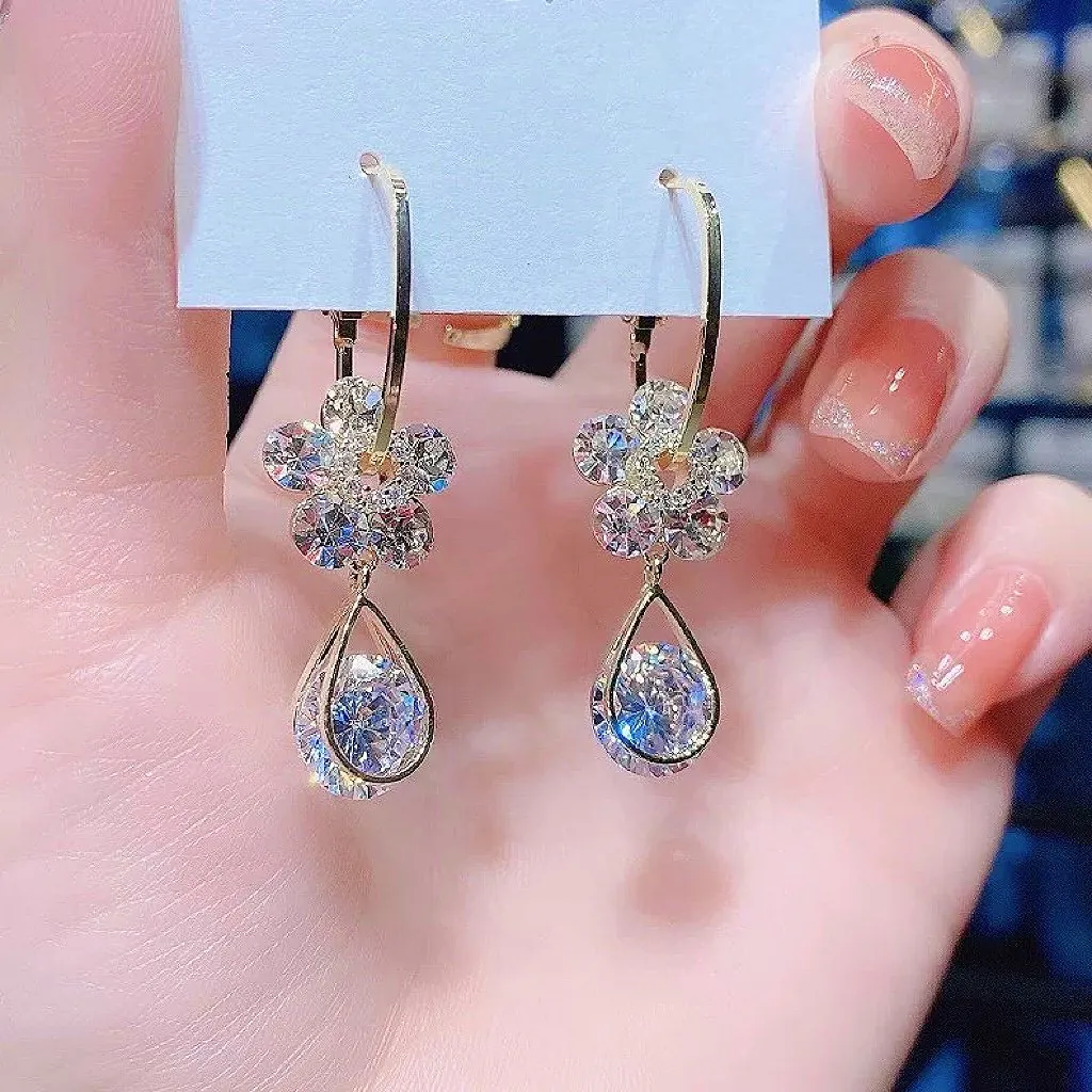 Aretes de cristal en forma de flor: Elegancia y brillo para cada ocasión - Aretes de cristal en forma de flor