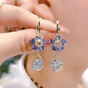 Aretes de cristal en forma de flor: Elegancia y brillo para cada ocasión - Aretes de cristal en forma de flor