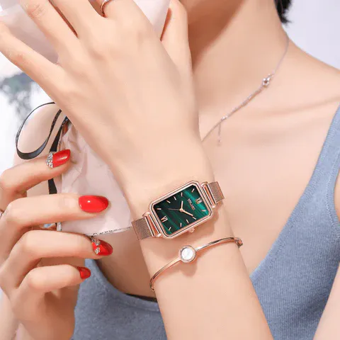 Reloj De Dama En tono verde: Elegancia y Estilo Incomparable - Reloj De Dama En tono verde