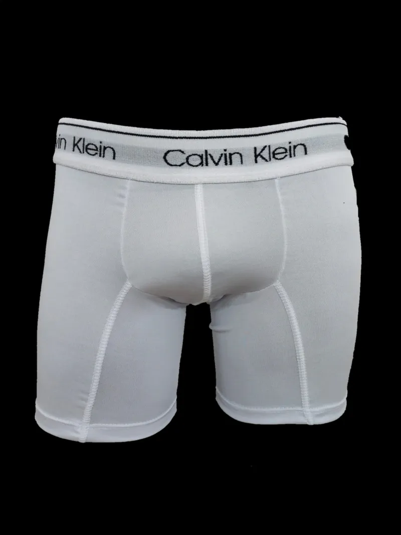 CALVIN KLEIN: Calidad Incomparable