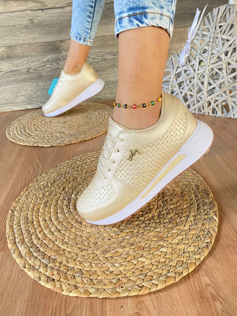 Velez Casual: Estilo y Comodidad en Cada Paso