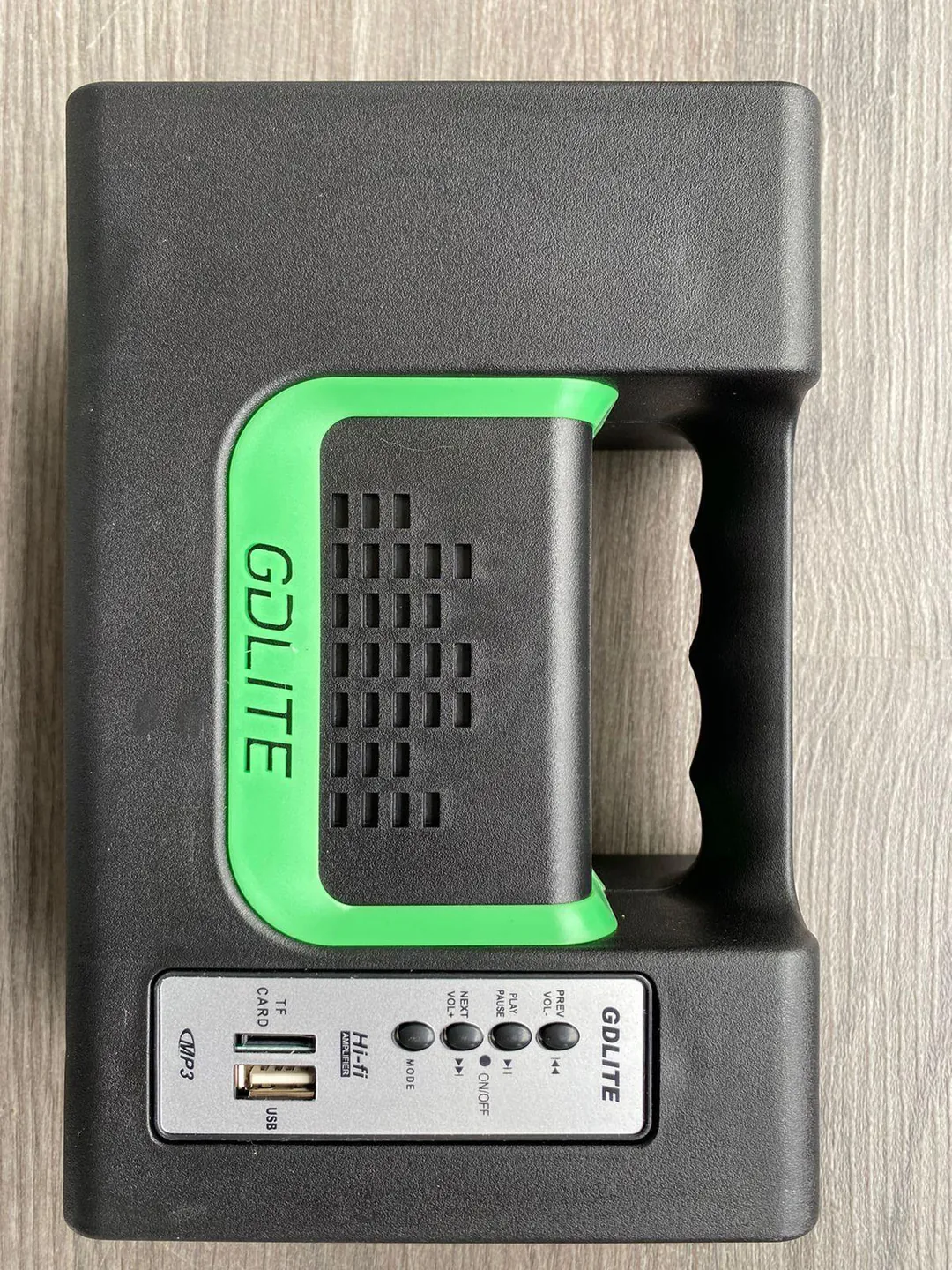 Kit Solar GDLite 10 RADIO Batería 3 Bomb: Ilumina tu vida con energía solar - Kit Solar GDLite 10 RADIO Batería 3 Bomb