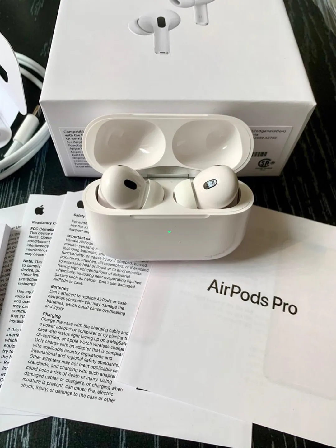 AIRPODS PRO 2G CTM CON LLAVERO: Experimenta la Libertad del Sonido - AIRPODS PRO 2G CTM CON LLAVERO