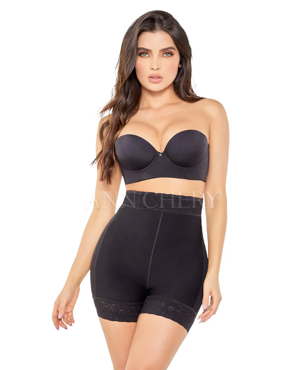 SHORT CON BROCHE TIRO ALTO 2642