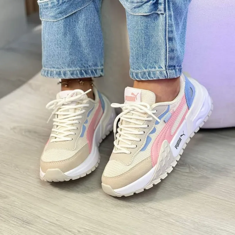 Zapatillas Puma Suela de Color: Estilo y Comodidad para la Mujer Moderna