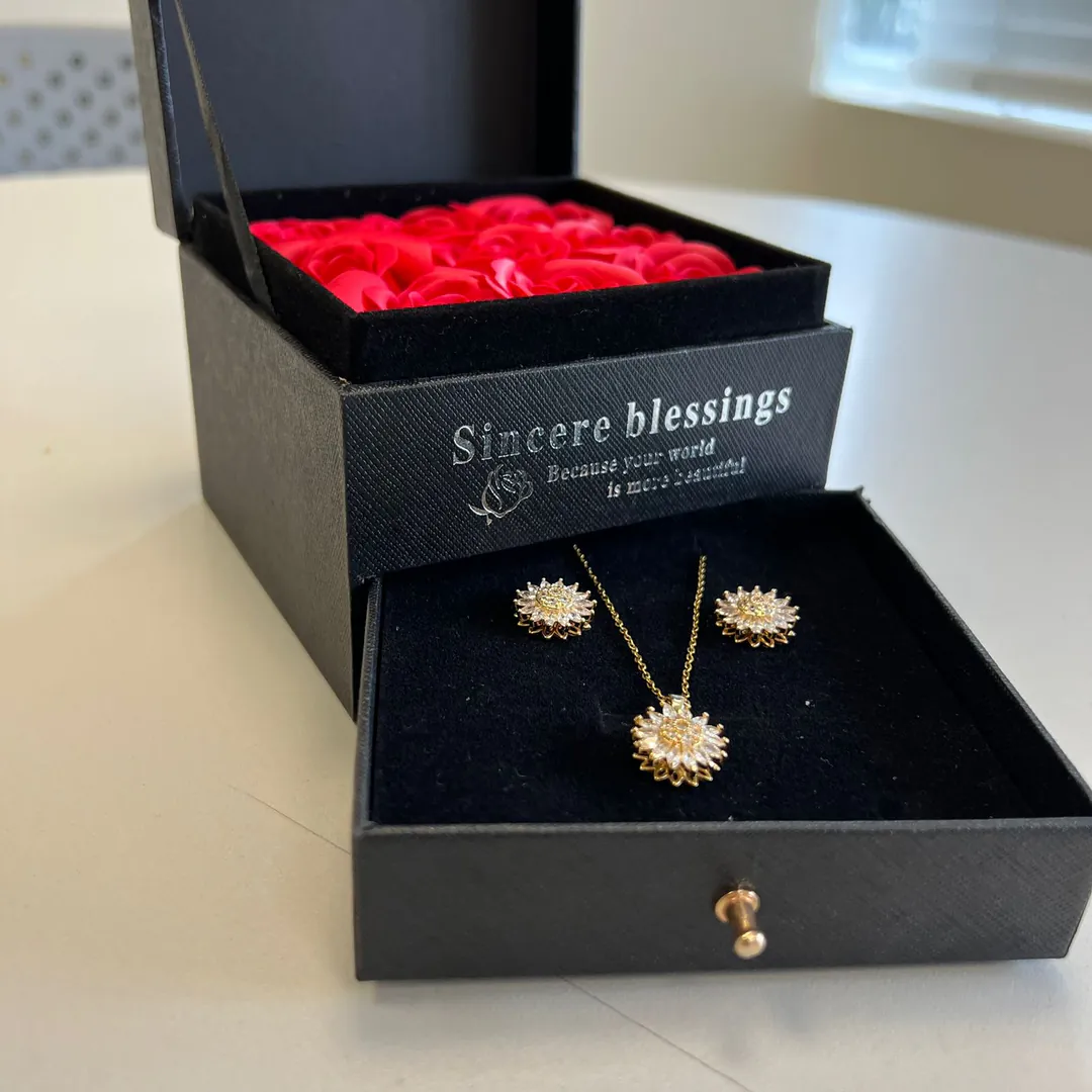 Caja de Regalo Explosiva de Forma Hexagonal: ¡Un Regalo Perfecto para Cualquier Ocasión! - CAJA REGALO JOYERA CON ROSAS Y ACCESORIO
