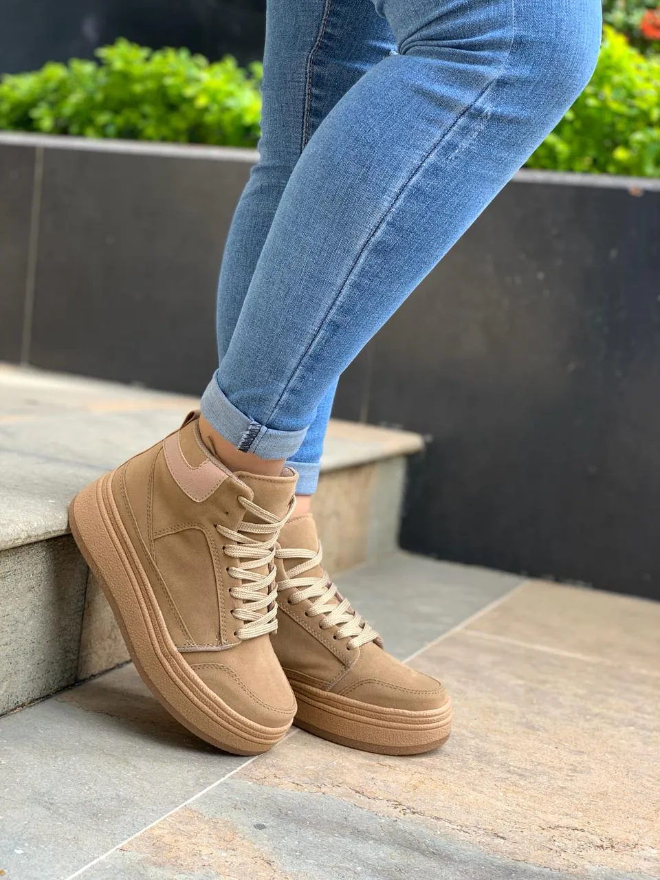 Tenis de Mujer Irania Caramelo: Estilo y Comodidad para tu Día a Día - Tenis de mujer Irania Caramelo