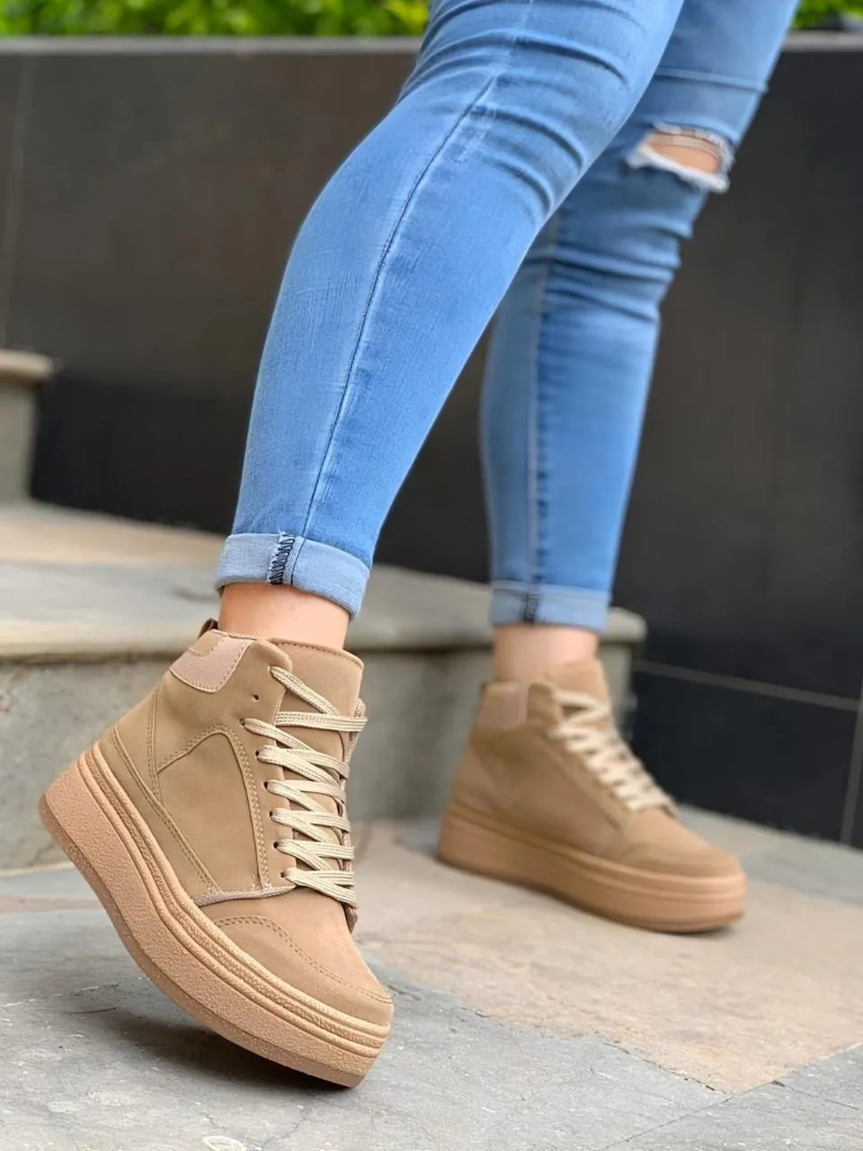 Tenis de Mujer Irania Caramelo: Estilo y Comodidad para tu Día a Día - Tenis de mujer Irania Caramelo