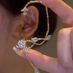 ARETES FLOR MARIPOSA: Elegancia y Belleza sin Perforaciones - ARETES FLOR MARIPOSA
