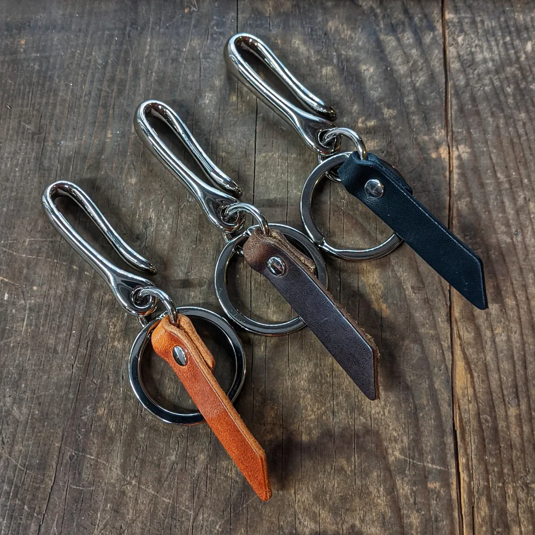 Llavero de Cuero Hemlock: Elegancia y Estilo en Cada Detalle - LlAVERO MARCA VELEZ CUERO CABALLERO