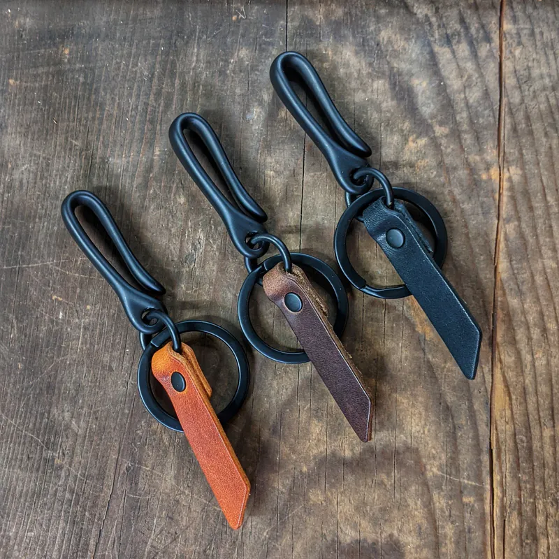 Llavero de Cuero Hemlock: Elegancia y Estilo en Cada Detalle