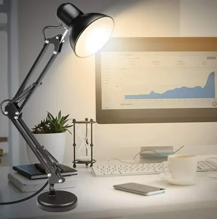 AT 1002 LAMPARA DE MESA: Iluminación perfecta para tu escritorio