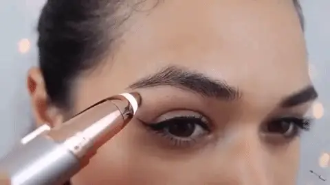 Flawless: La Depilación de Cejas Reinventada