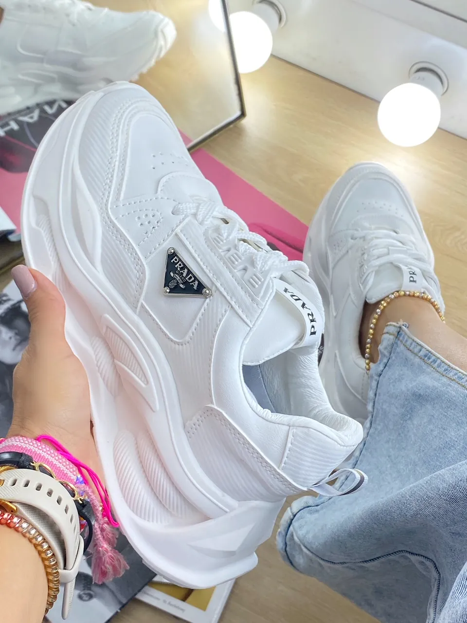 PRADA: Elegancia y Comodidad en Cada Paso - TENIS PRADA
