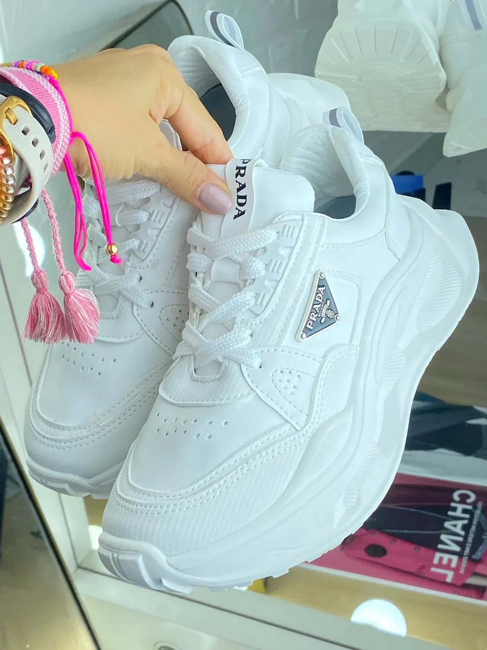 PRADA: Elegancia y Comodidad en Cada Paso - TENIS PRADA
