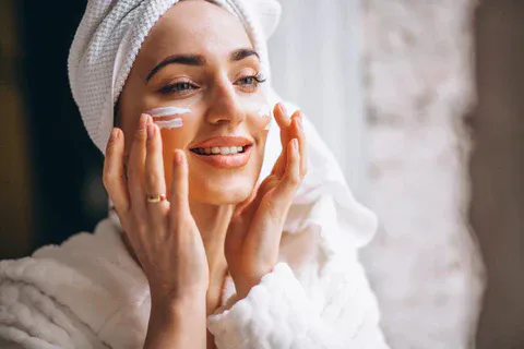 Crema Aclarante Zamia: ¡Despierta la Belleza Natural de tu Piel! - 1 Crema ANTIESTRÍAS +Crema Aclarante (2)