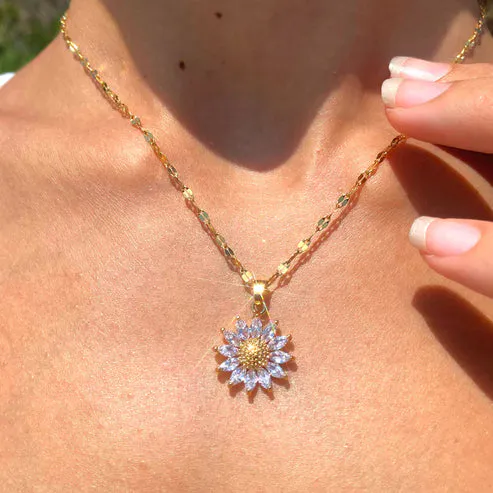 Collar de Girasol con Cristales: Elegancia y Brillo en Cada Detalle - Collar de Girasol con  cristales