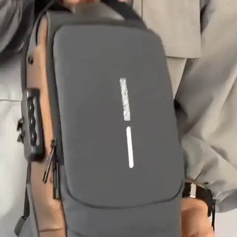 Mochila Cruzada con Clave: Seguridad y Estilo en Cada Paso