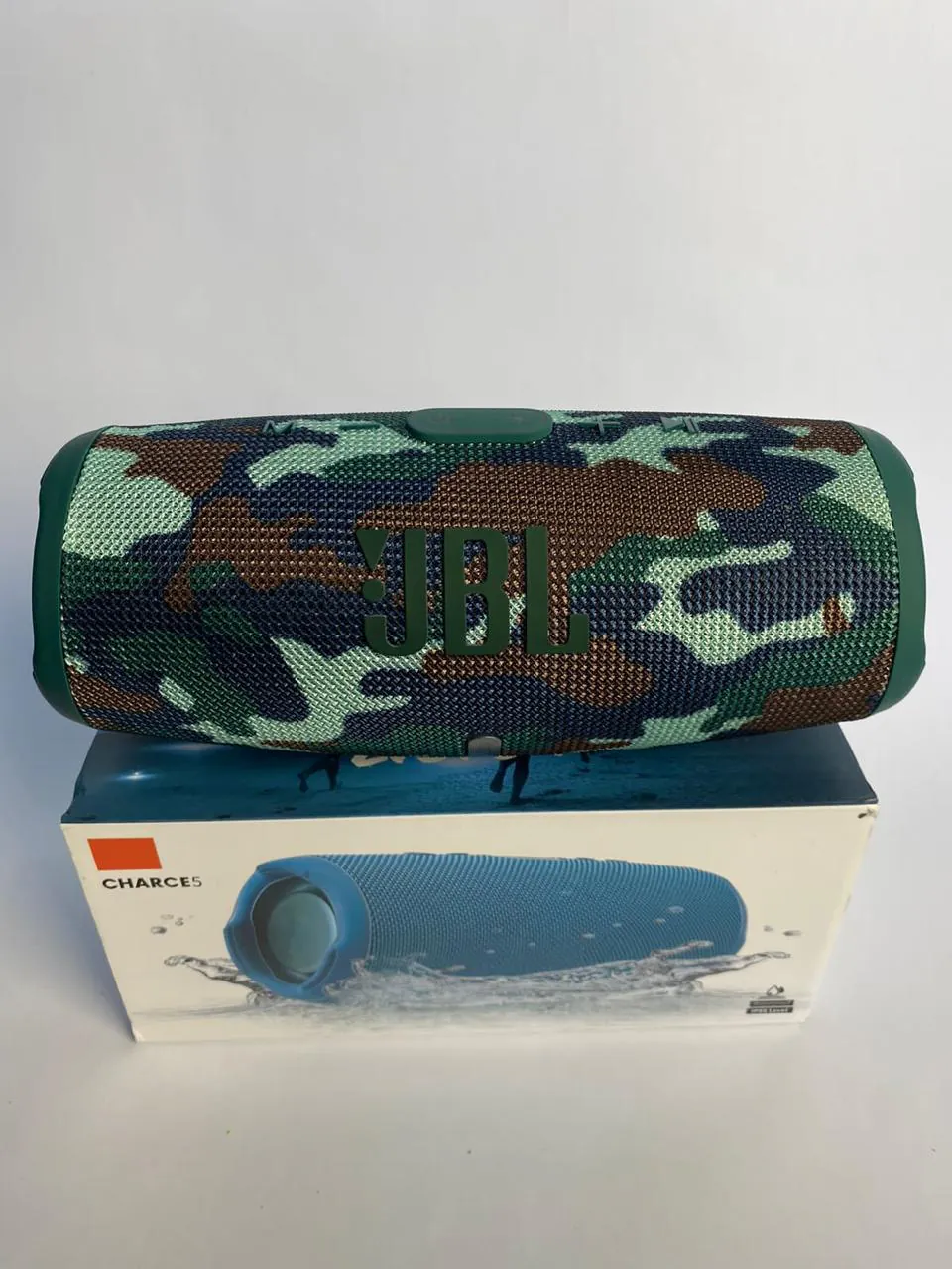 JBL CHARGE 5: El Altavoz Portátil Perfecto para Cualquier Aventura - JBL CHARGE 5