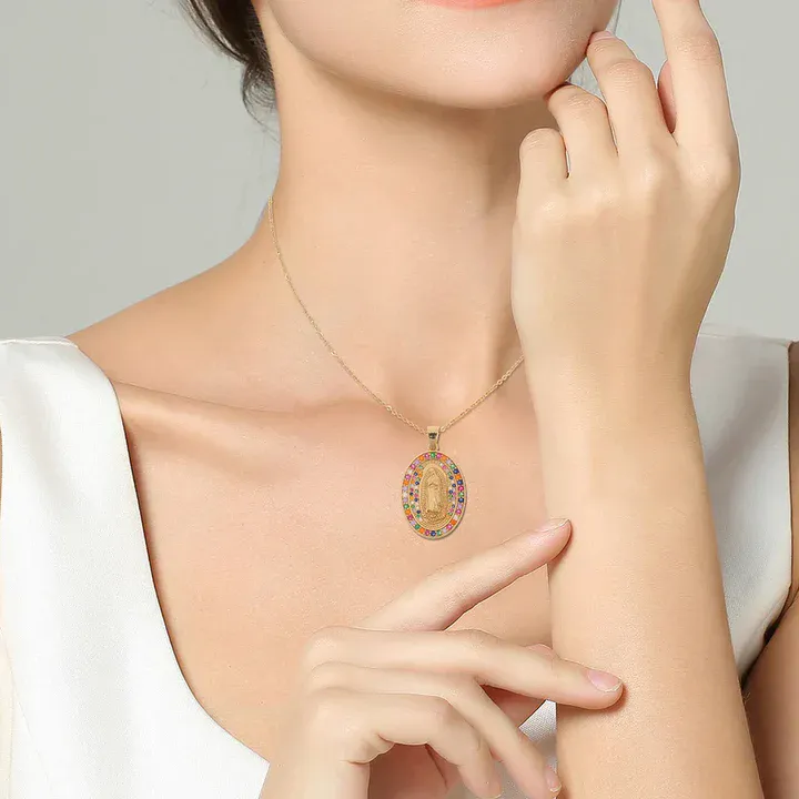 Collar Virgen María bañado en oro: Un símbolo de fe y protección - PROMO| Elegante Collar Virgen María