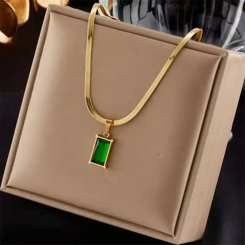 Collar de Oro con Cristal Jade: Elegancia y Sofisticación - collar de oro con cristal jade